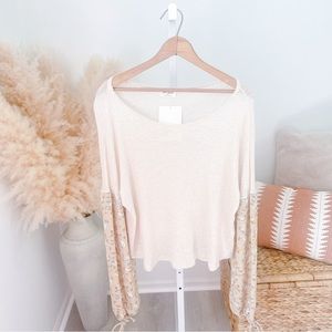 Free Kisses - Floral Balloon Sleeve Top Size Medium Semi Sheer